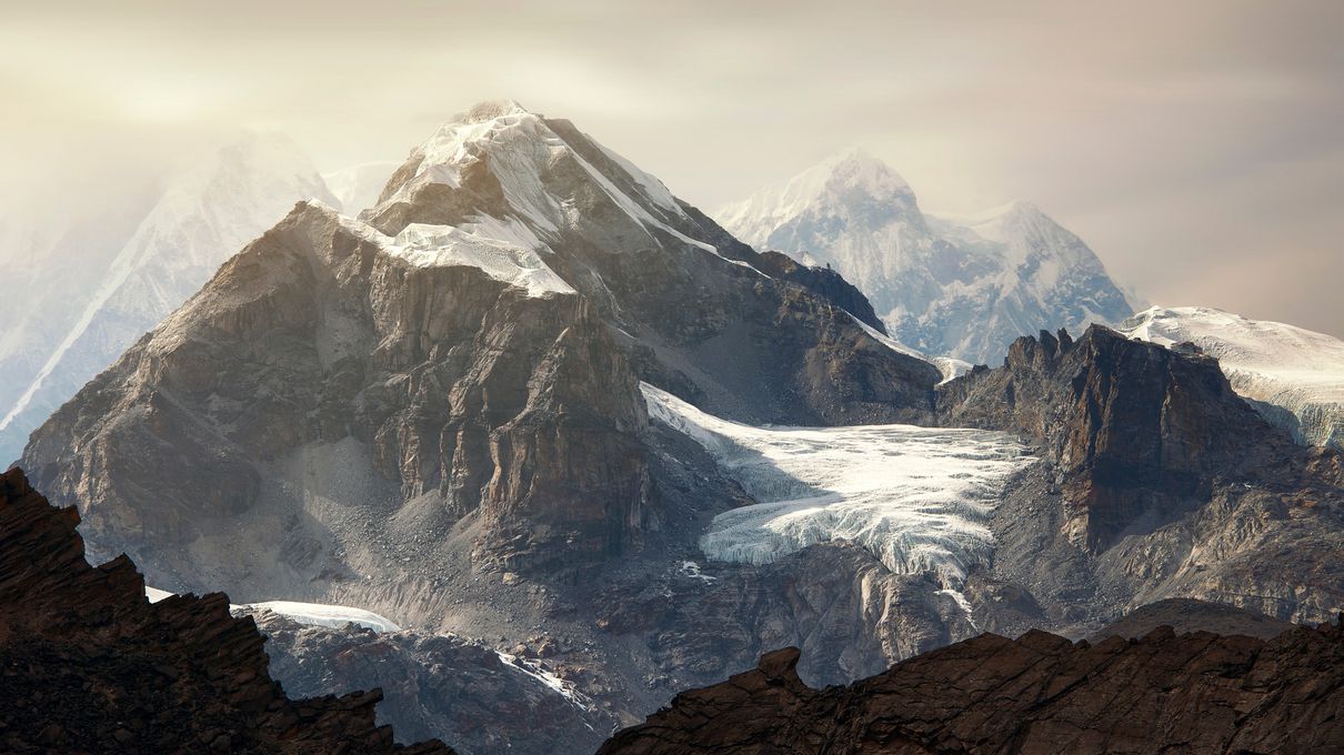If You Can Get 18/24 on This Mixed Knowledge Quiz, You Probably Are the Smartest Friend Mount Everest, The Himalayas mountains