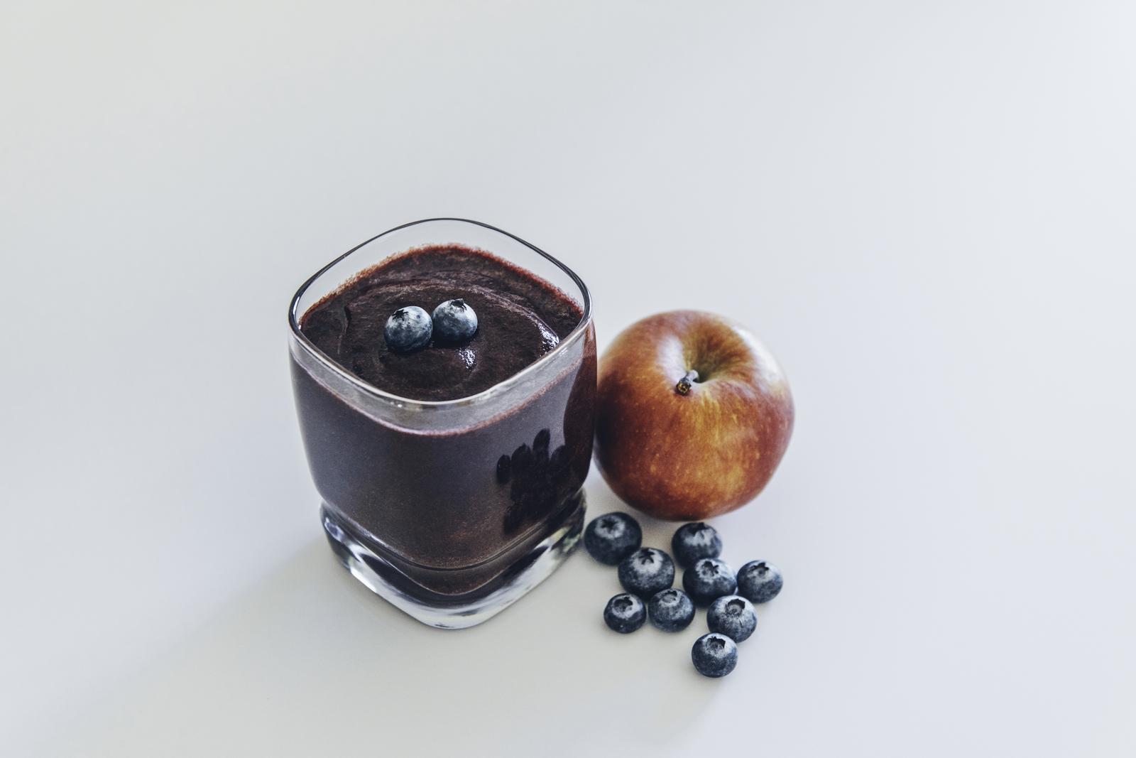 Enjoy Rainbow Breakfast & I'll Guess Age Food Quiz Blueberry and apple smoothie