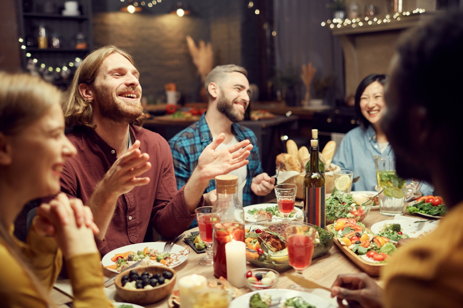 It’s Easy to Tell If You’re More American, British or Australian Just by Your Eating Habits People Laughing at Dinner Table