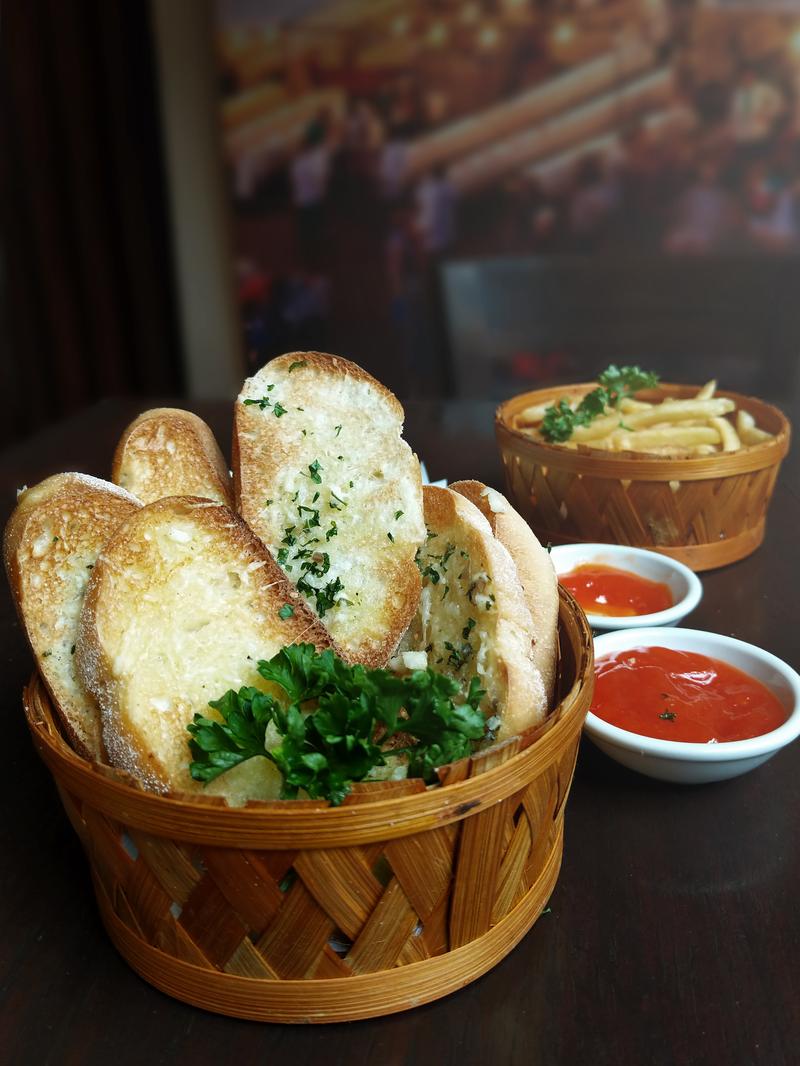 Grab Some Food at This All-Day Buffet to Find Out What People Secretly Dislike About You Garlic bread
