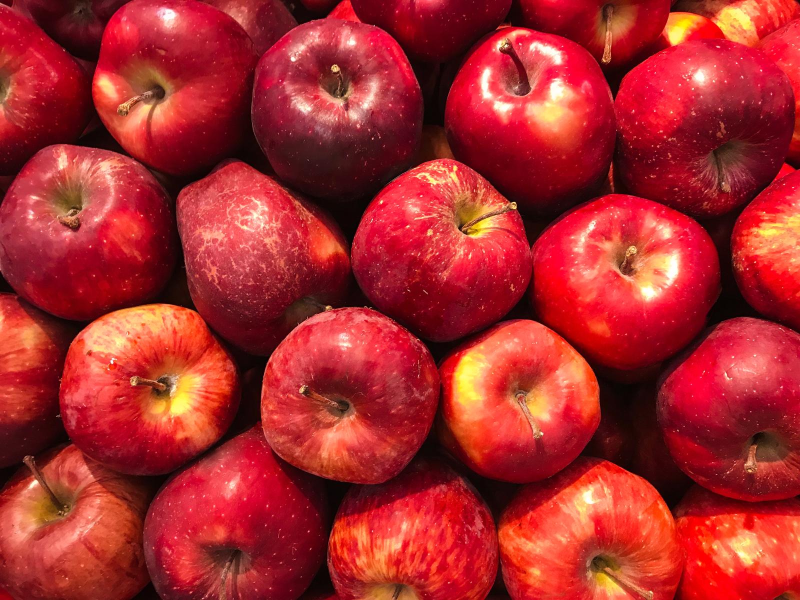 We’ll Guess What 🍁 Season You Were Born In, But You Have to Pick a Food in Every 🌈 Color First Apple
