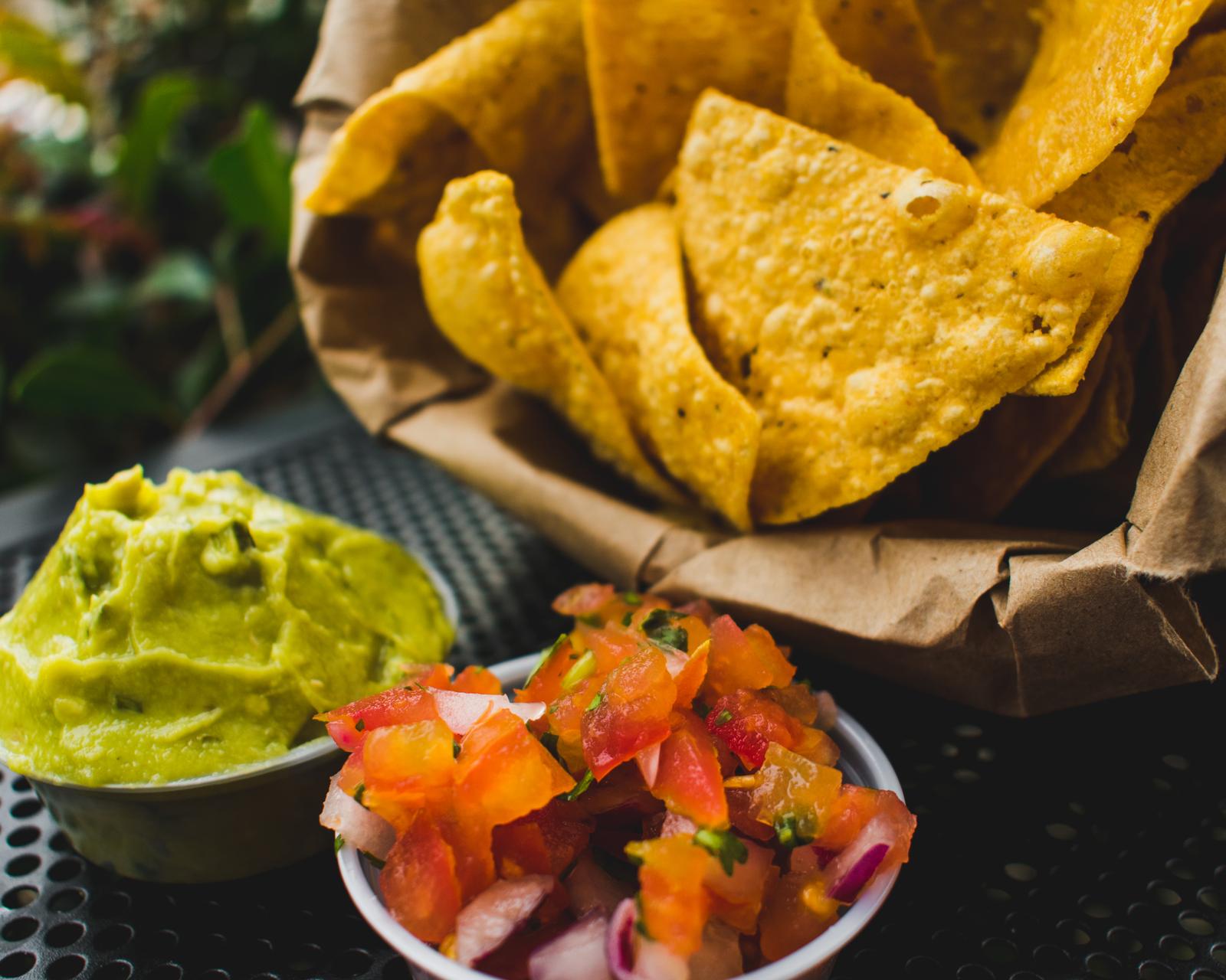 Chips with guacamole