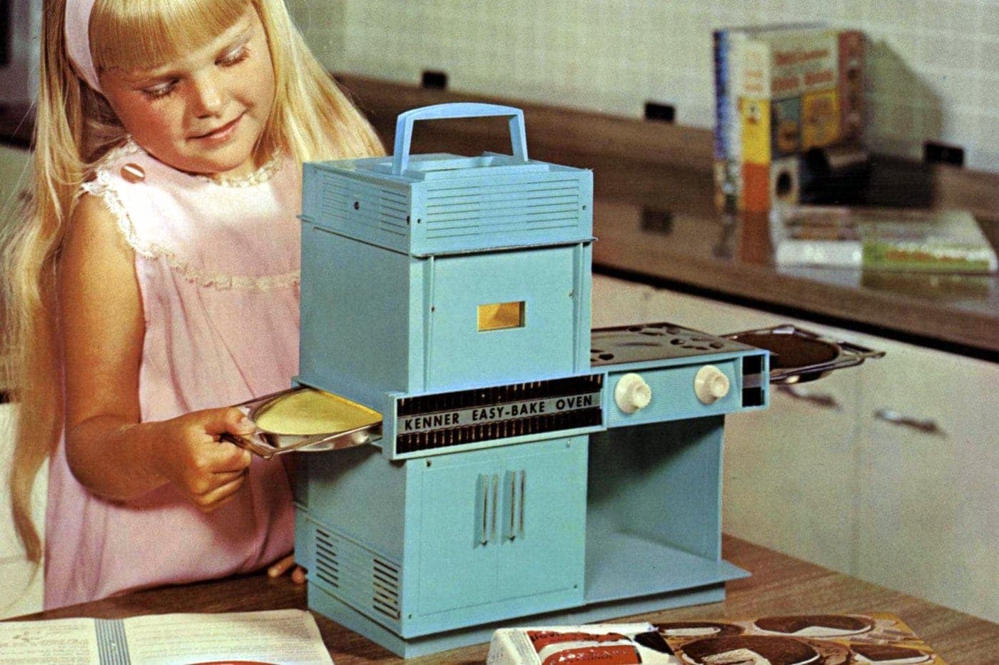 Bring Back Some Old-School Toys and We’ll Guess Your Age With Surprising Accuracy Easy-Bake Oven vintage ad