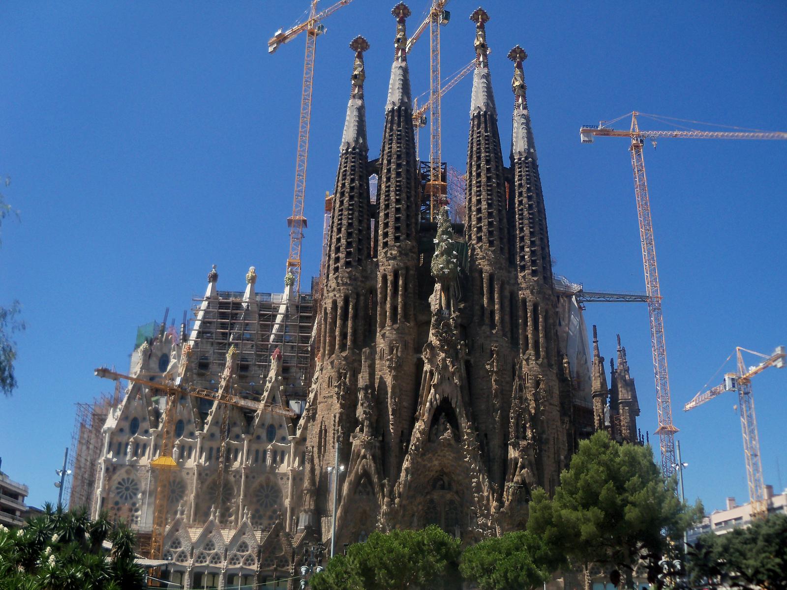 If You Can Get at Least 15 on This 20-Question World Landmarks Quiz, You Can Safely Travel the World Without Getting Lost La Sagrada Familia, Barcelona, Spain