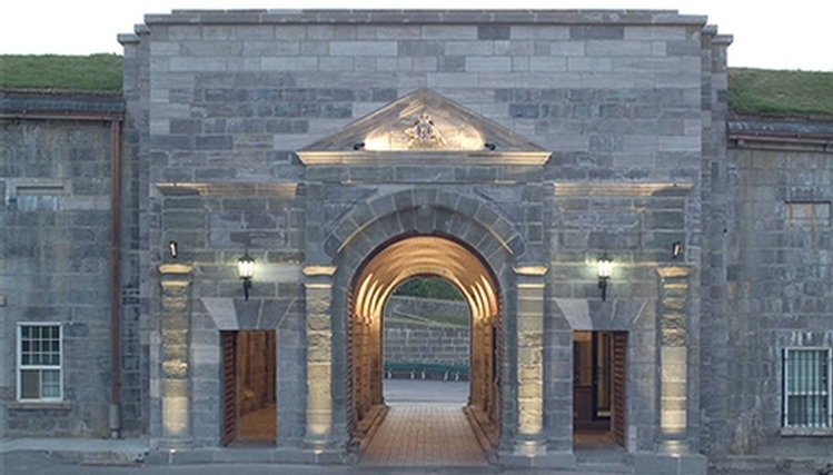Plan Trip To Canada To Know Which Dog Breed Suits You B… Quiz La Citadelle de Québec