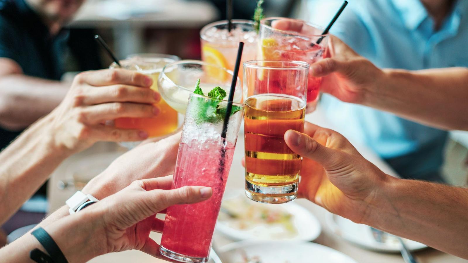 How Well-Rounded Is Your Knowledge? Take This General Knowledge Quiz to Find Out! Toasting cocktails