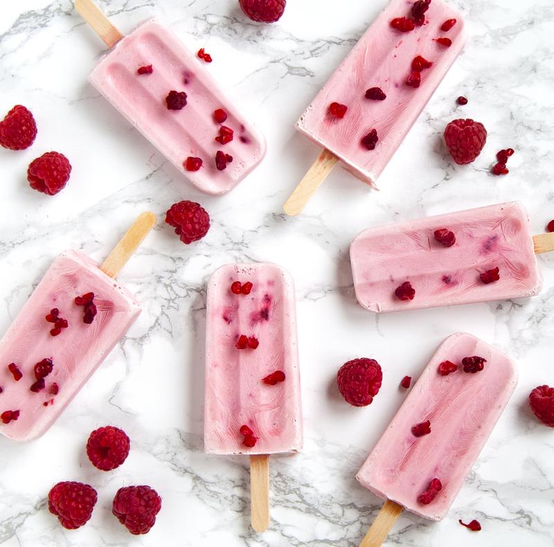 Eat Your Way Through the Rainbow at This 🍰 Desserts-Only Cafe to Find Out If You’re a 🐶 Dog or 🐱 Cat Person Raspberry popsicles