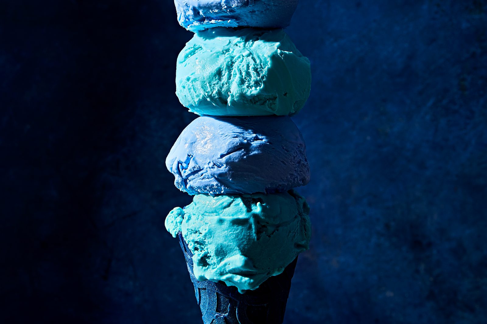 Ice Cream Feast Quiz 🍦: What Weather Are You? 🌩️ Blue moon ice cream