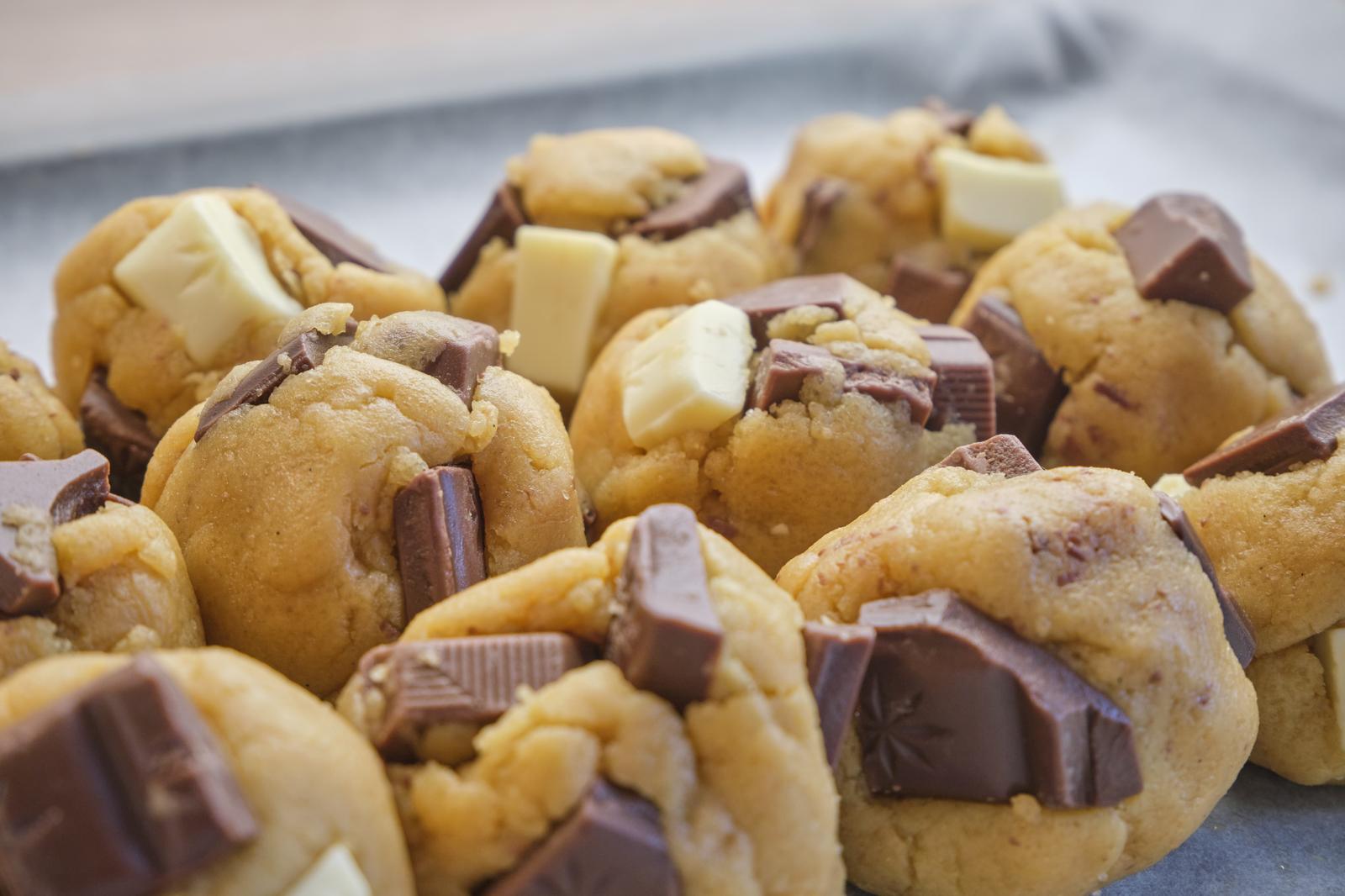🍰 This Dessert Quiz Is Scientifically Designed to Determine 🫥 What Kind of Vibe You Give Off Cookie dough