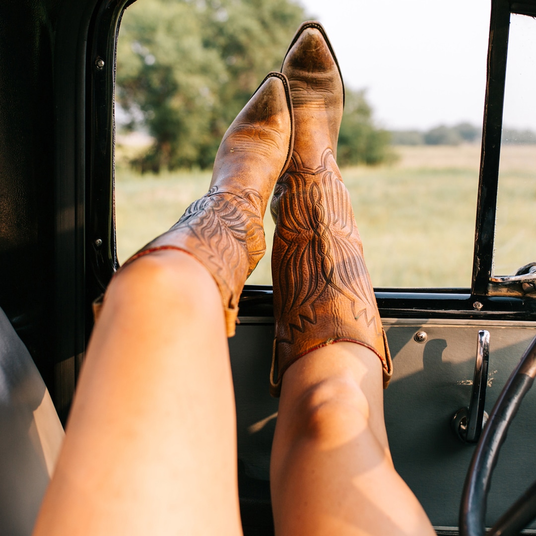 Pick Retro Fashion Fads To Revive To Know Your Age Group Quiz Cowboy boots