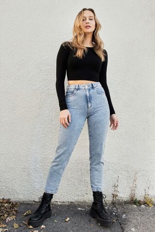 Pick Retro Fashion Fads To Revive To Know Your Age Group Quiz Mom jeans