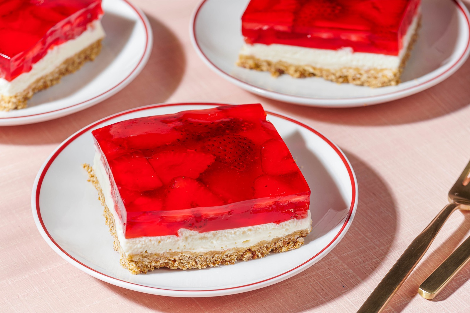 I Know What Holiday Matches Your Energy Purely by the Throwback Desserts You’d Rather Eat Strawberry pretzel salad