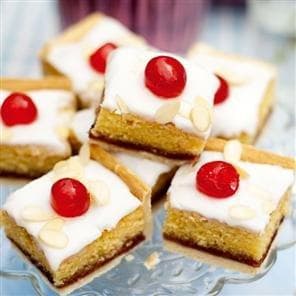 🍰 This Dessert Quiz Is Scientifically Designed to Determine 🫥 What Kind of Vibe You Give Off Bakewell tart