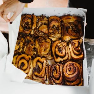 🍕 What’s Your Age Based on Your Comfort Food Choices? 🍰 Cinnamon roll