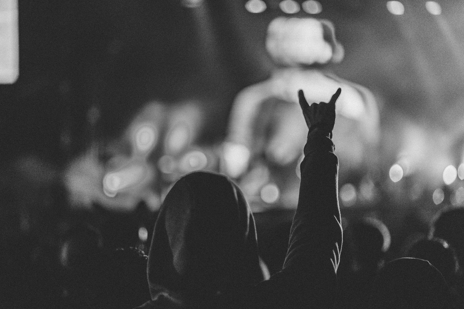 📝 Are You One of the 10% Who Can Nail This 25-Question English Test? Rock music concert