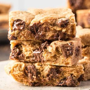 What Dessert Flavor Are You? Peanut butter and chocolate chip cookie bars