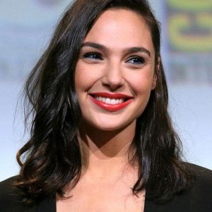 🔥 Match These Celebs on Tinder and We’ll Reveal the Type of Partner You Need ❤️ Gal Gadot