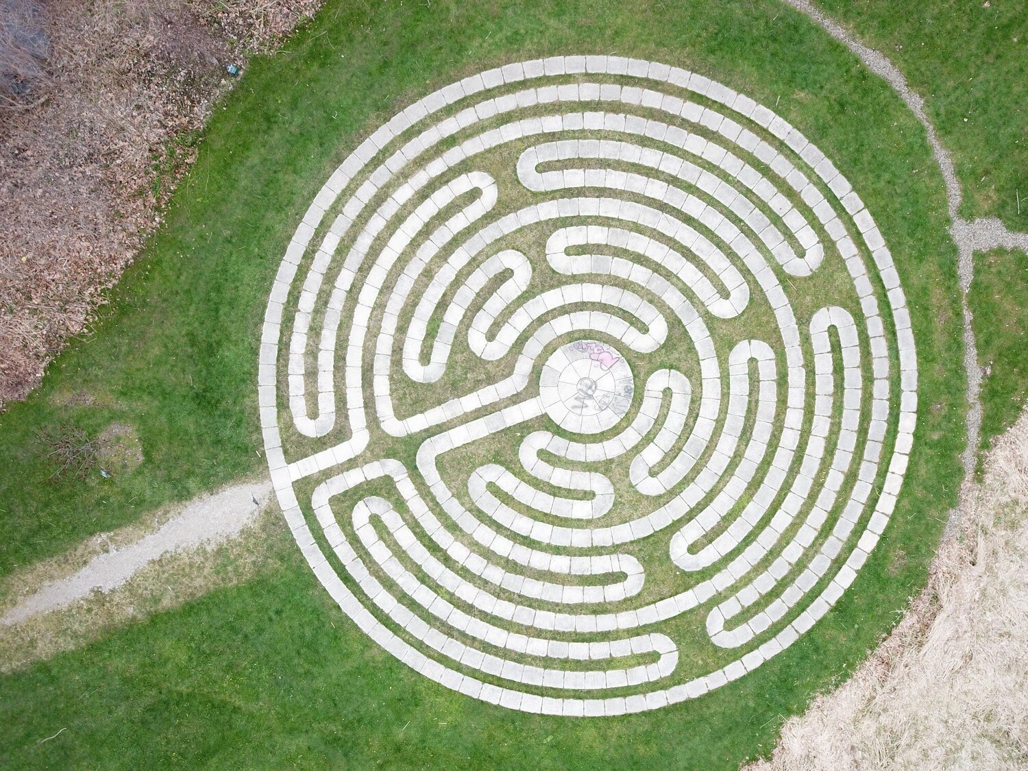 Can You Score Better Than 80% On This 24-Question English Quiz on Your First Try? Labyrinth maze