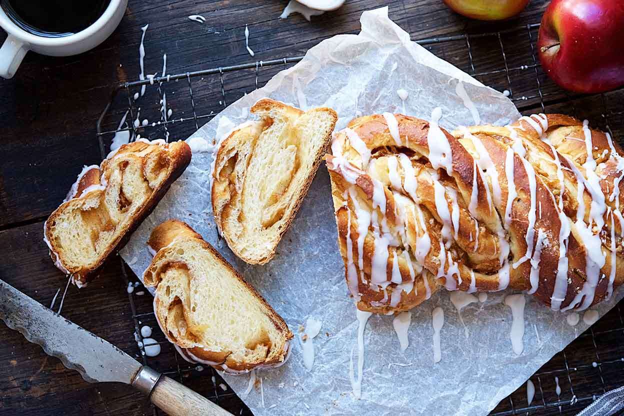 🍁 Can We Actually Guess Your Favorite Season by Your Taste in 🥧 Fall Foods? Apple cinnamon twist bread