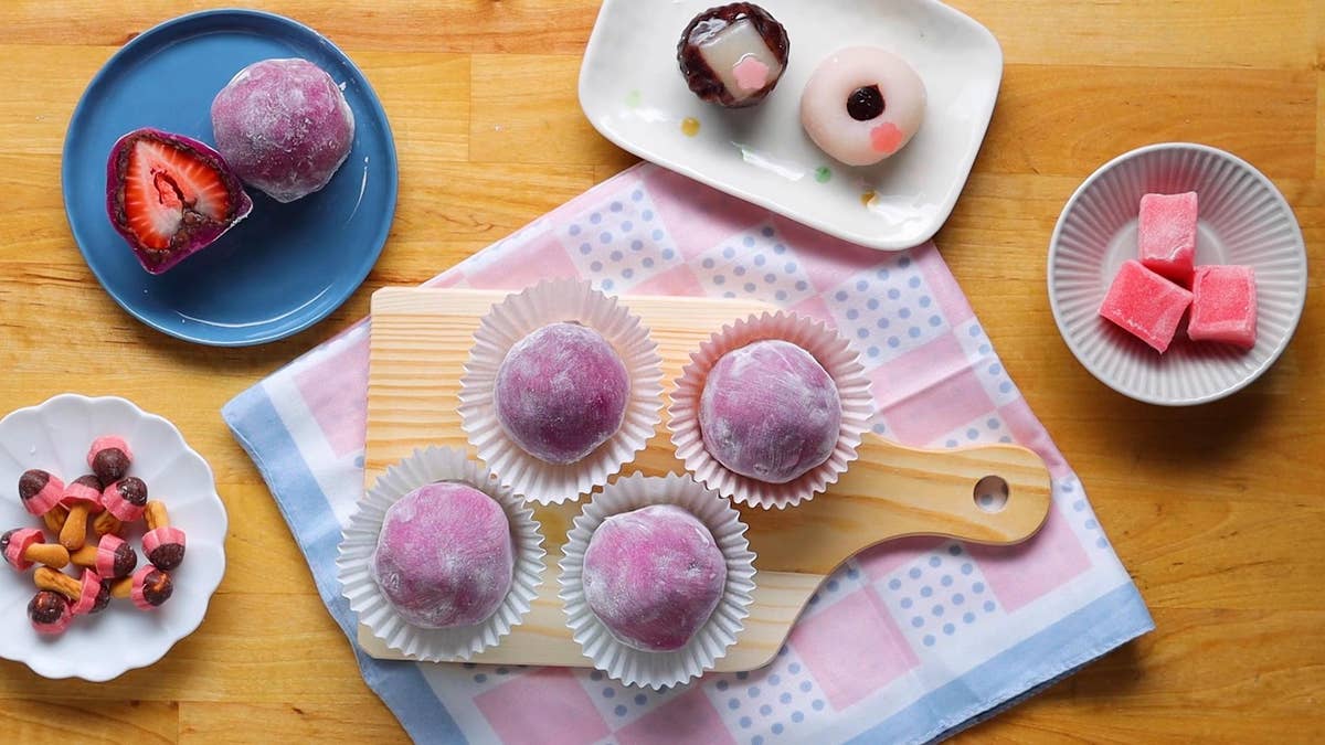 Japanese desserts Daifuku mochi