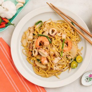 🥟 Unleash Your Inner Foodie with This Delicious Asian Cuisine Personality Quiz 🍣 Hokkien mee (Fujian noodles)
