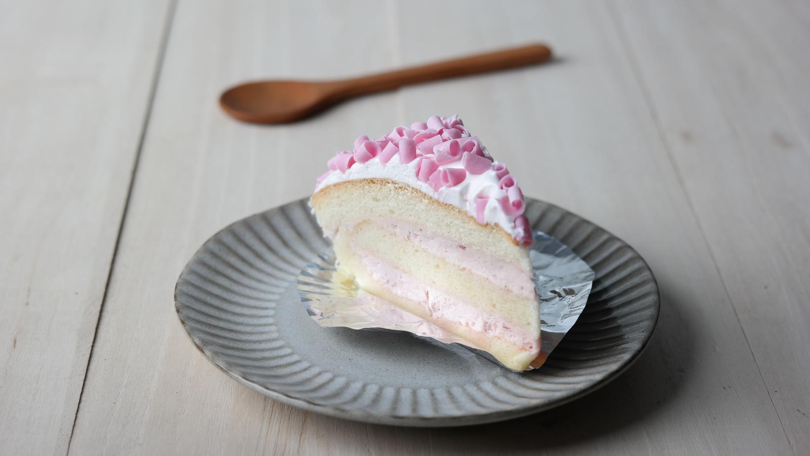 What Summer Food Are You? Quiz Vanilla cake with ruby chocolate shavings