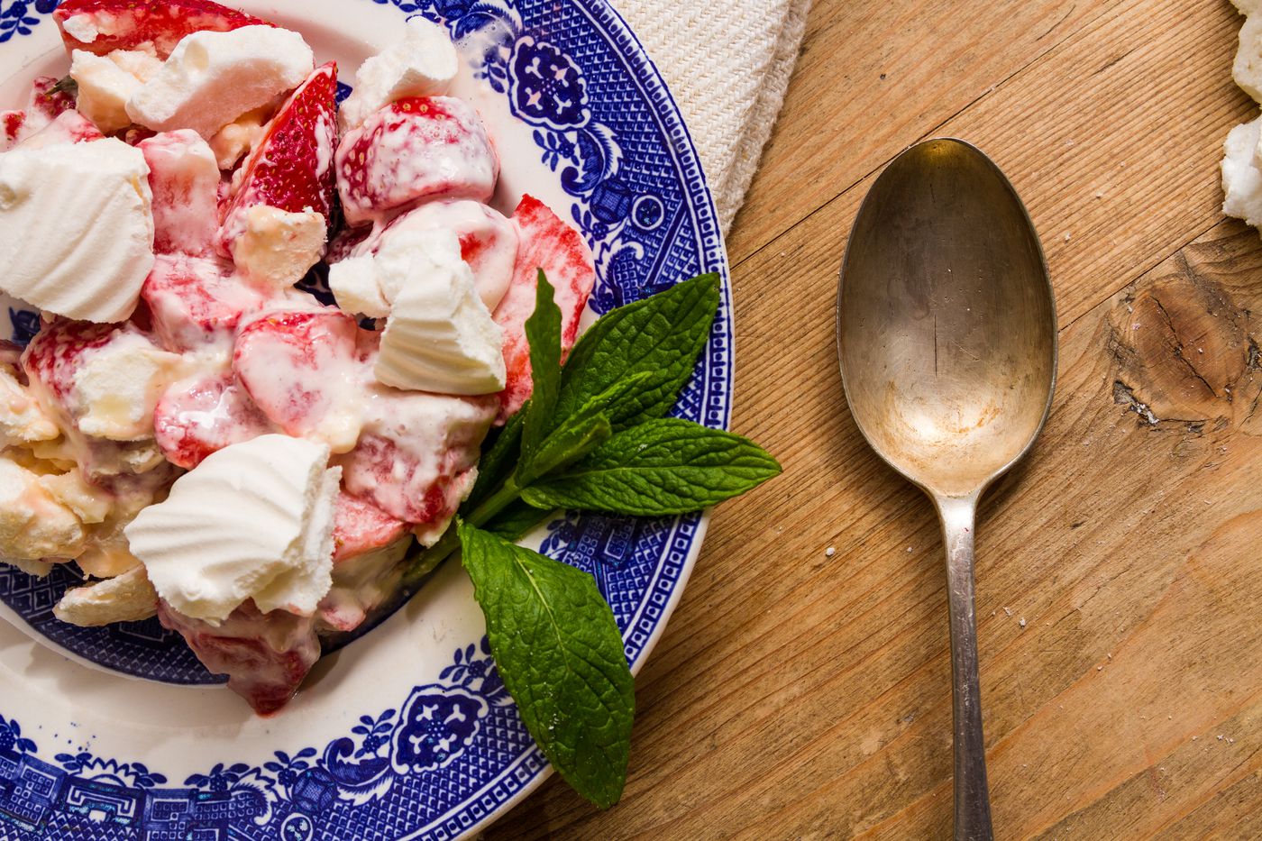 🍰 This Dessert Quiz Is Scientifically Designed to Determine 🫥 What Kind of Vibe You Give Off Eton Mess British desserts