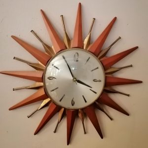 Can We Accurately Guess Your Age from Your 🛍️ Vintage Shopping Choices? This vintage clock