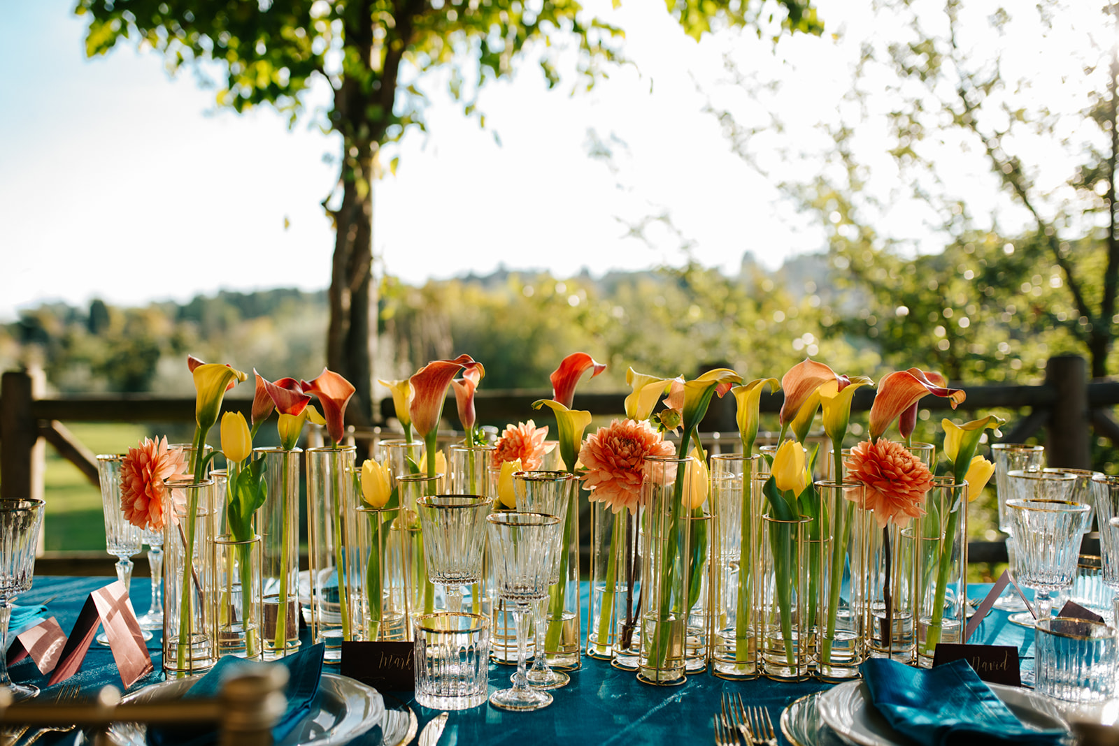 🎉 We’re Not *Exactly* Psychic, But We Can Absolutely Guess Your Zodiac Sign Based on the Party You Throw 🎊 Outdoor party flowers