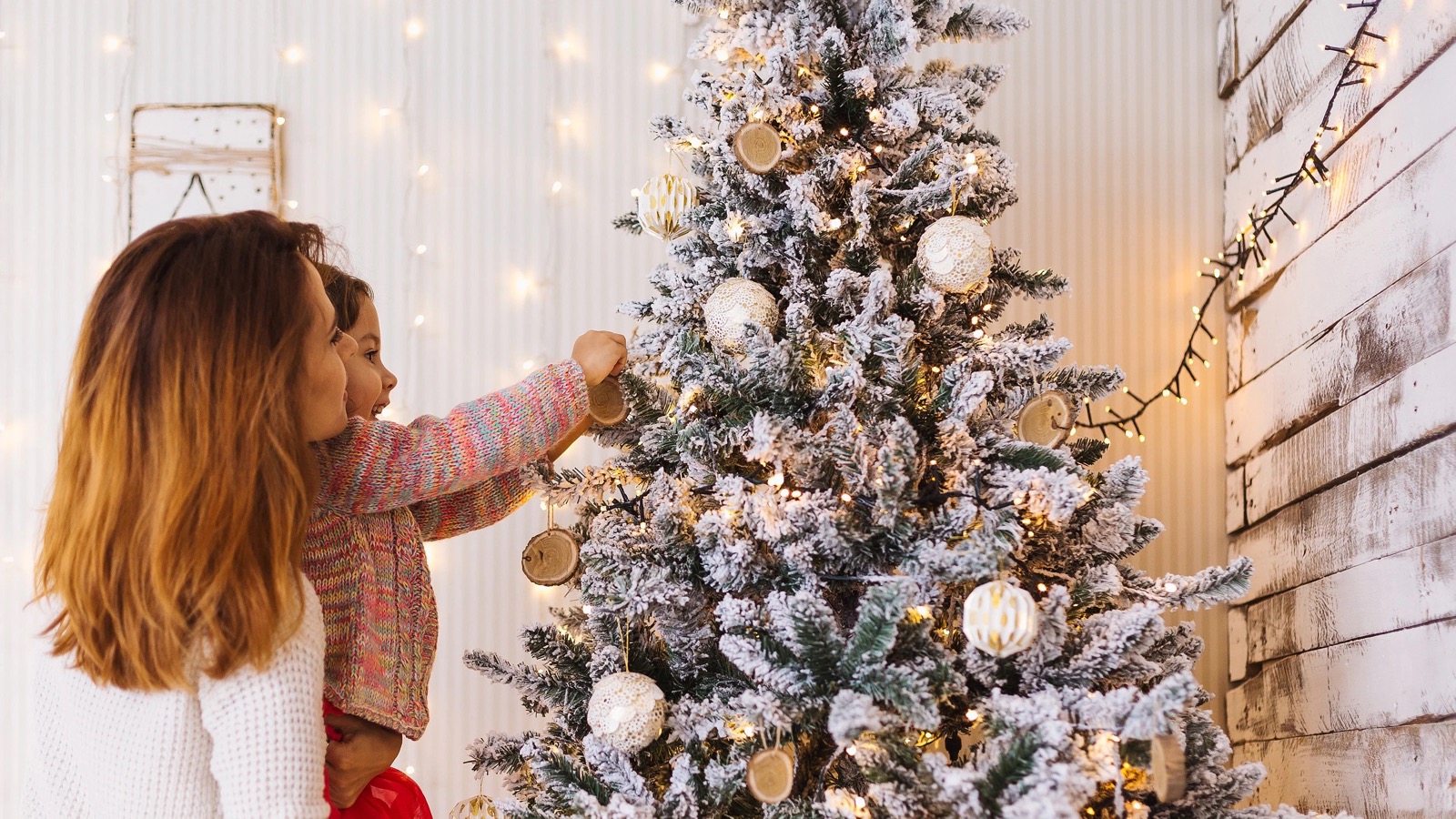 What Christmas Dessert Are You? Quiz Decorating Christmas tree