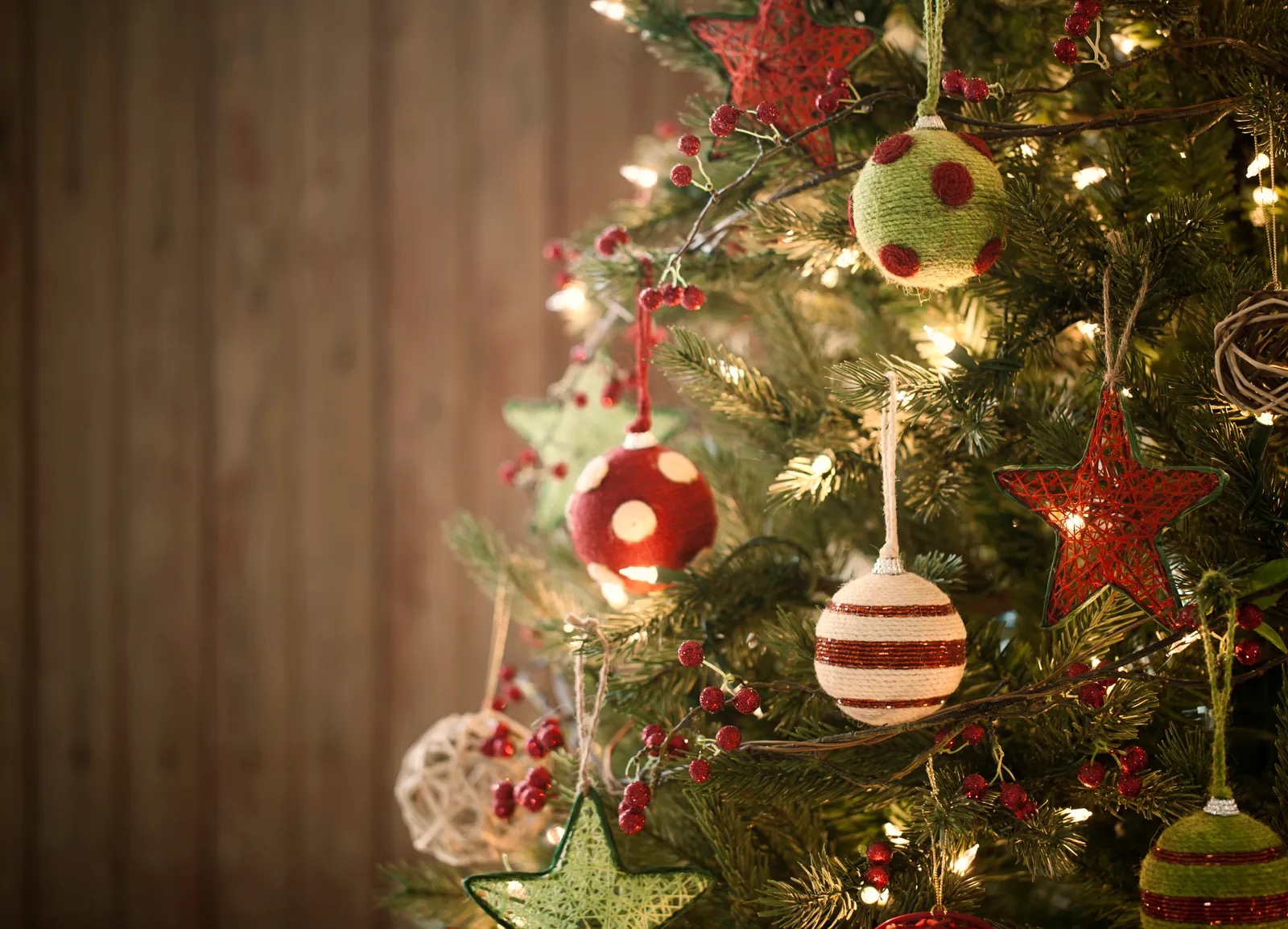Christmas Trivia Questions Christmas tree decorations