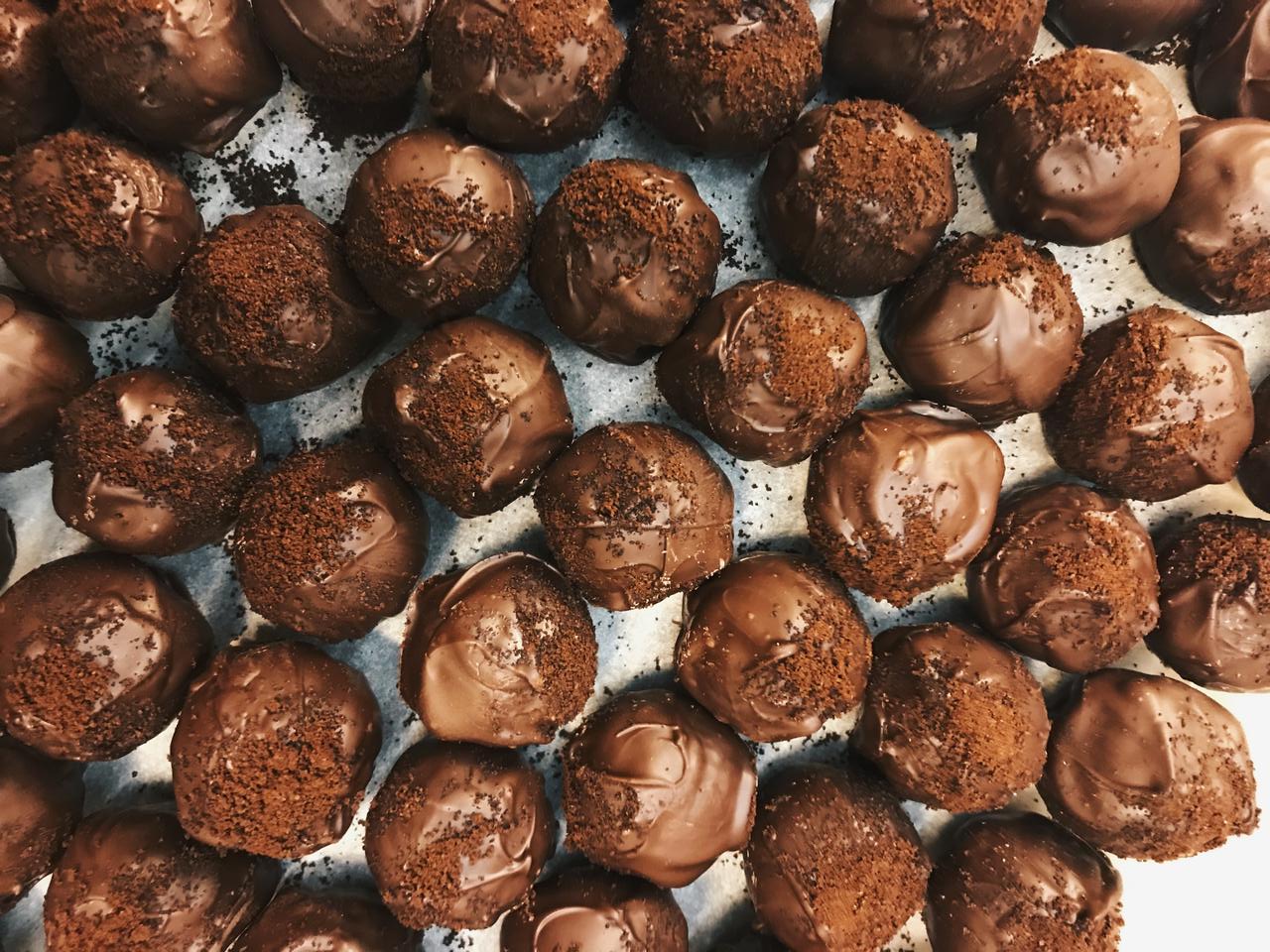 This 🍫 Chocolate and 🧀 Cheese Quiz Can Predict What Your Next Boyfriend Is Like chocolate balls