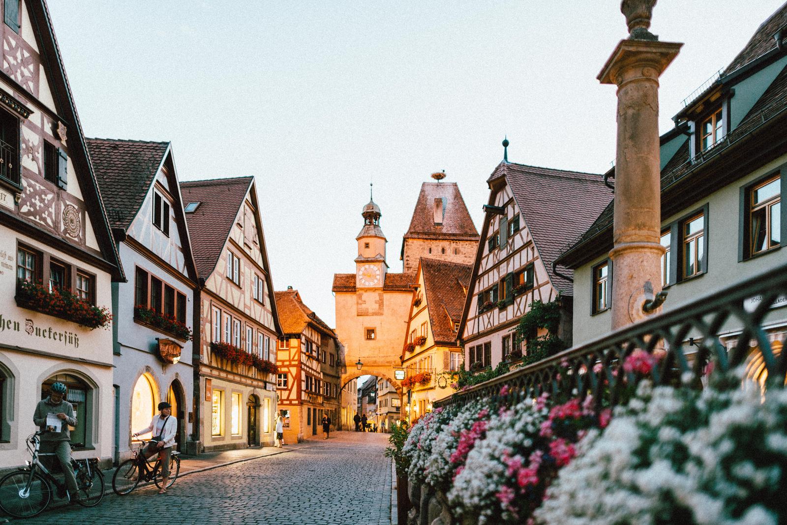 Geography Expert Quiz 🗺️: Match Capitals To Countries! Rothenburg, Germany