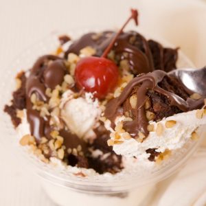 Are You A Pizza, A Burger, Sushi, Or A Salad? Quiz Hot fudge sundae