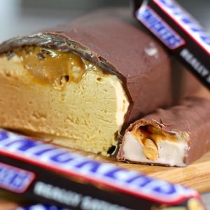 Ice Cream Buffet Quiz🍦: What's Your Foodie Personality Type? Snickers ice cream