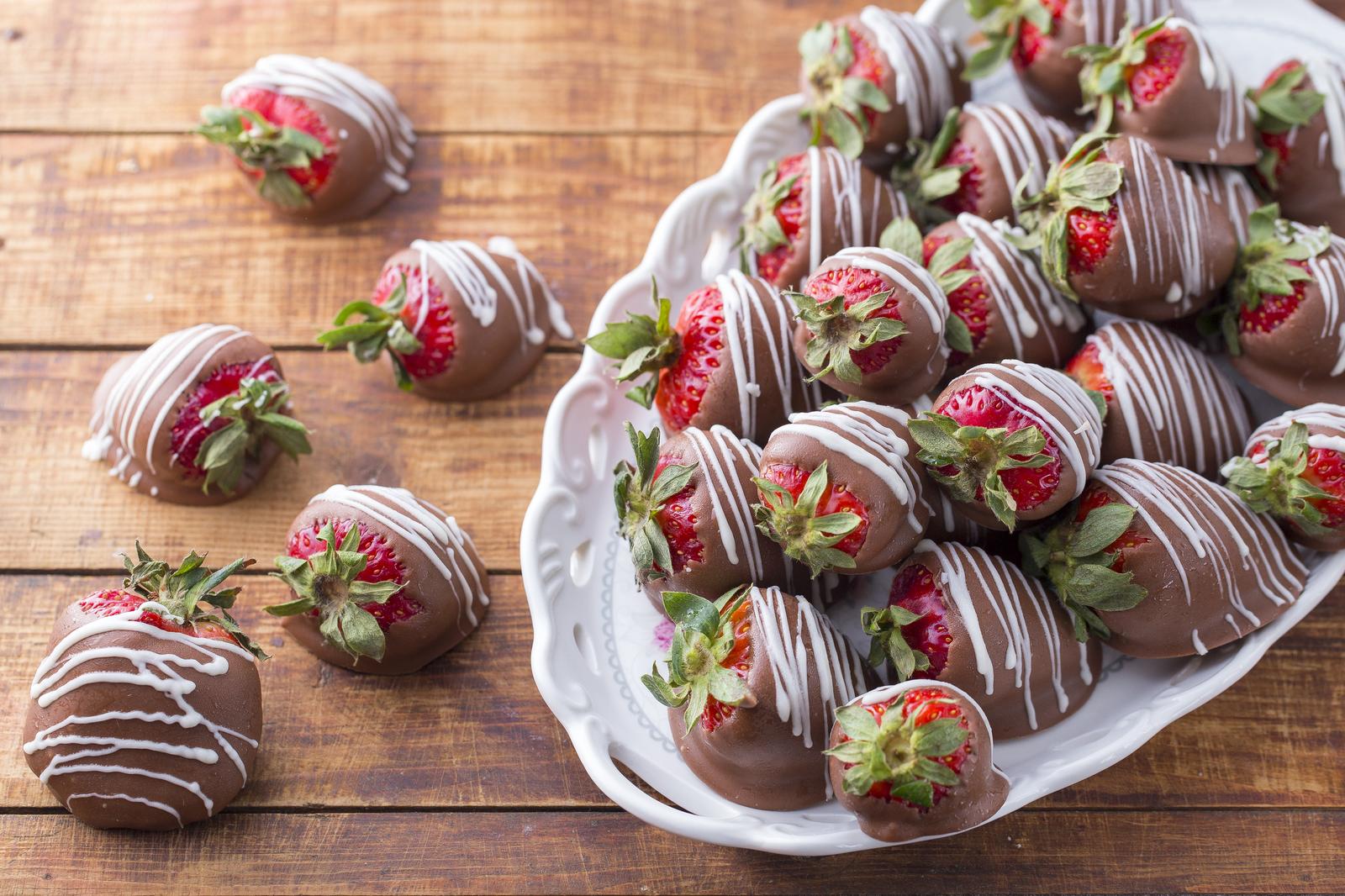 Play This Comfort Food “Would You Rather” to Find Out What State You’re Perfectly Suited for Chocolate Covered Strawberries
