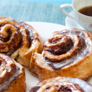 Play This Comfort Food “Would You Rather” to Find Out What State You’re Perfectly Suited for Cinnamon roll