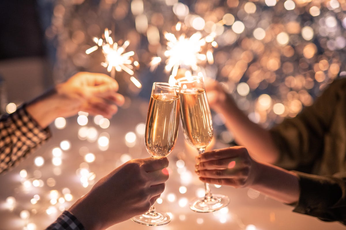 What Christmas Dessert Are You? Quiz New Year's Eve champagne celebration