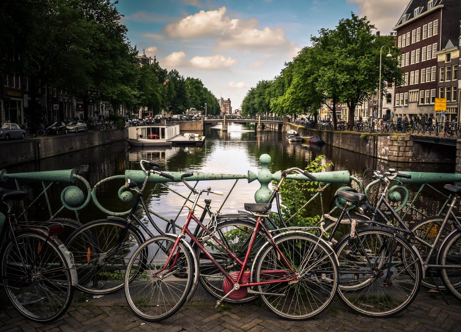 9 In 10 Americans Can't Recognize European Cities Quiz Amsterdam, Netherlands