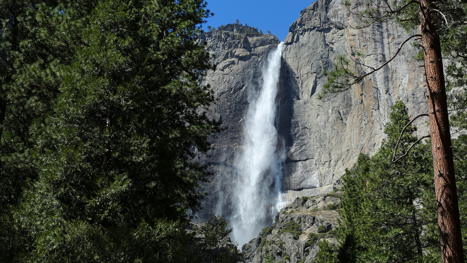 Here Are 24 Glorious Natural Attractions – Can You Match Them to Their Country? Yosemite Falls