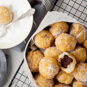 KPop Group-Seoul Travel Quiz Chapssal doughnut (Korean doughnuts made with glutinous rice flour)