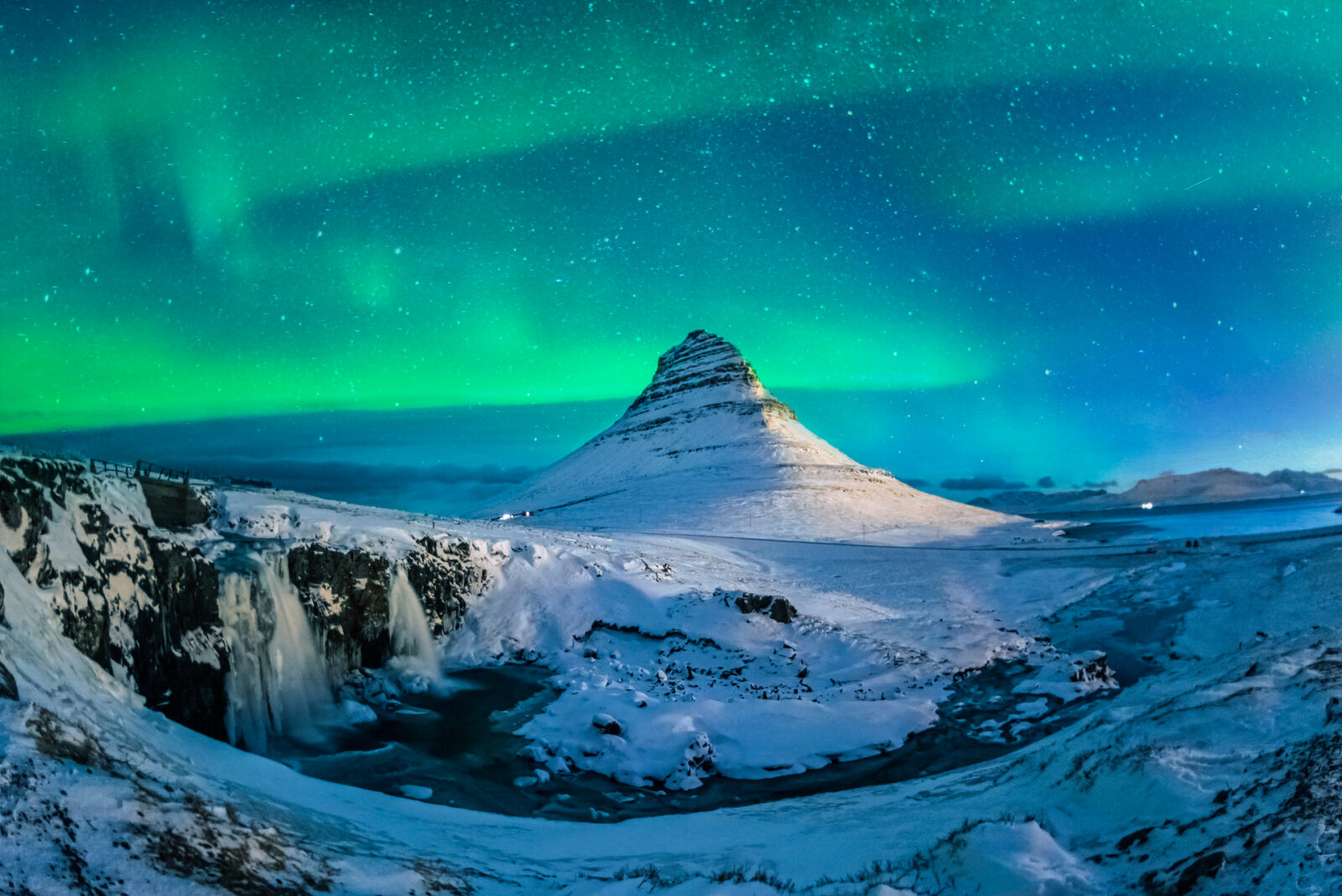 Are These Things In Antarctica Or Not? Quiz Northern lights at Mount Kirkjufell, Iceland