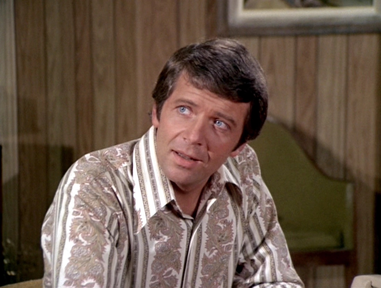 Classic TV Dads Quiz 👔: Match Them To Their Iconic Shows! Robert Reed as Mike Brady on The Brady Bunch