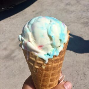 Ice Cream Feast Quiz 🍦: What Weather Are You? 🌩️ Bubble gum ice cream