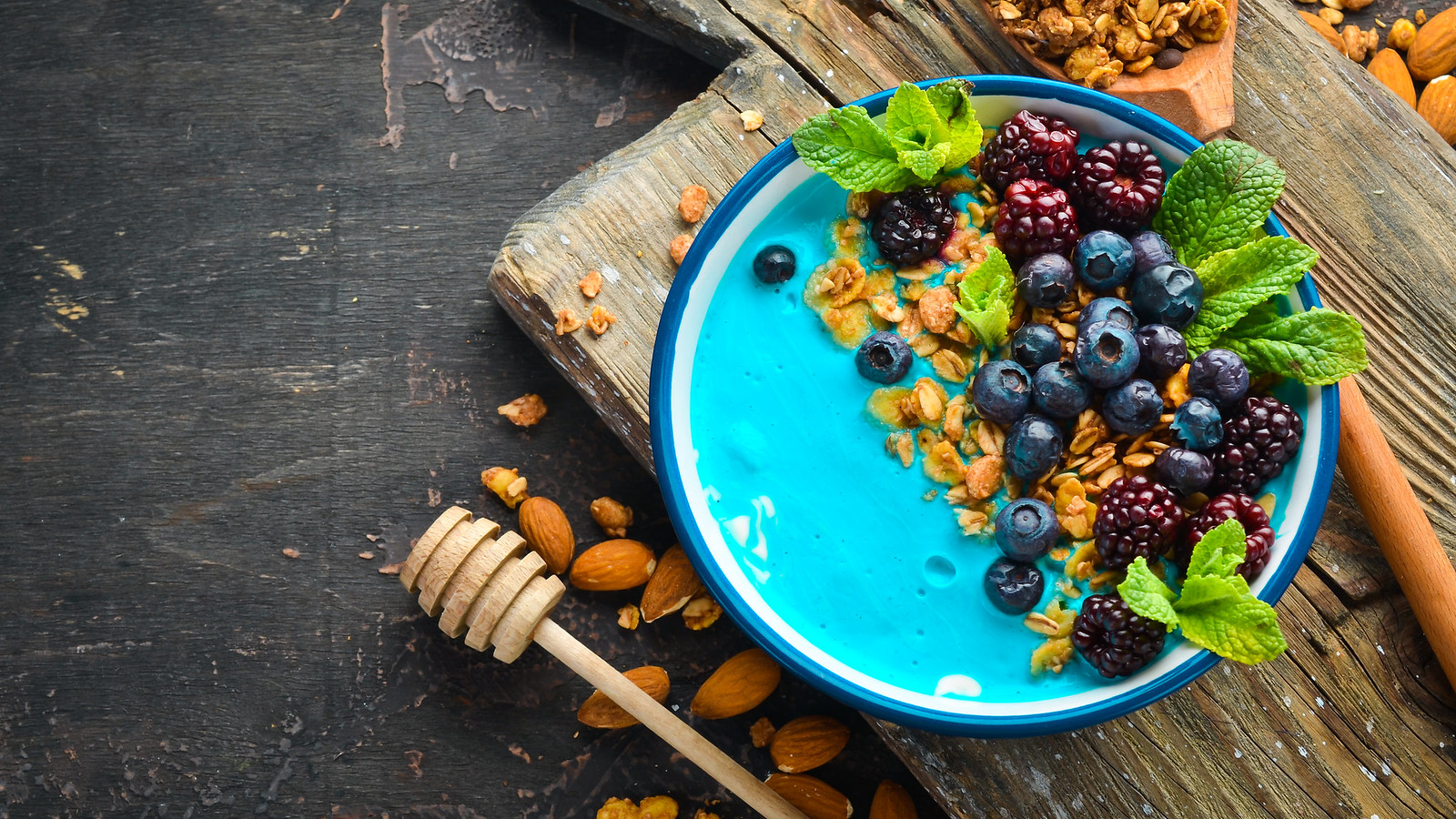 Blue Food Personality Quiz Blue spirulina smoothie bowl
