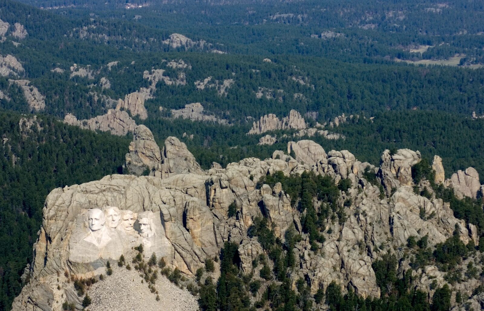 Trivia Quiz: 20-Question Visual Challenge 🧠🔍 Can You Nail It? Mount Rushmore from far