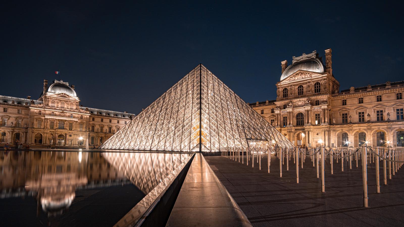 World Tourism Day Quiz Louvre, France