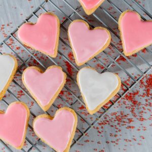 Pink Valentine's Day Quiz Heart-shaped cookies