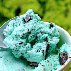 What Shade Of Green Are You? Quiz Mint chocolate chip ice cream