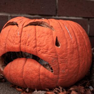 October Trivia Quiz Carving jack-o\'-lanterns